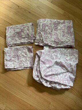 The Land of Nod organic cotton Paisley Sheet Set - animal print